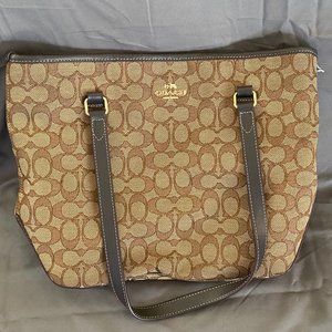 Medium shoulder Coach bag